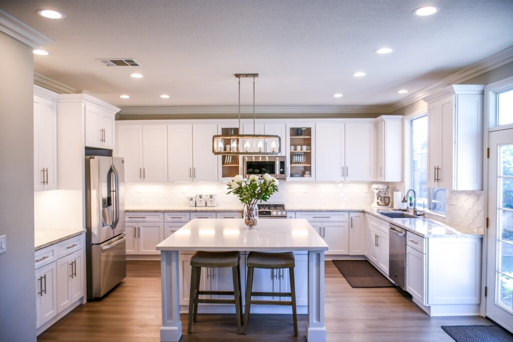 An open and clean kitchen