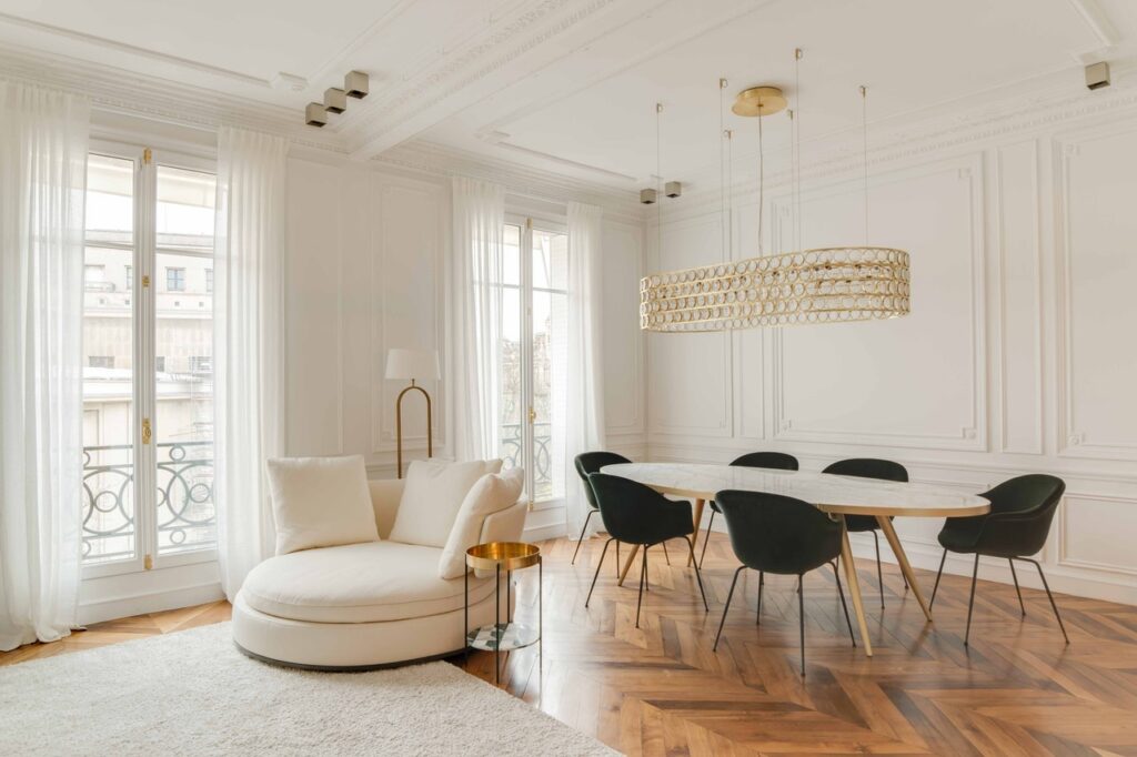 A clean dining room